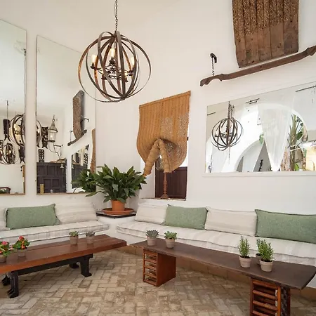 La Casa 1832 Boutique